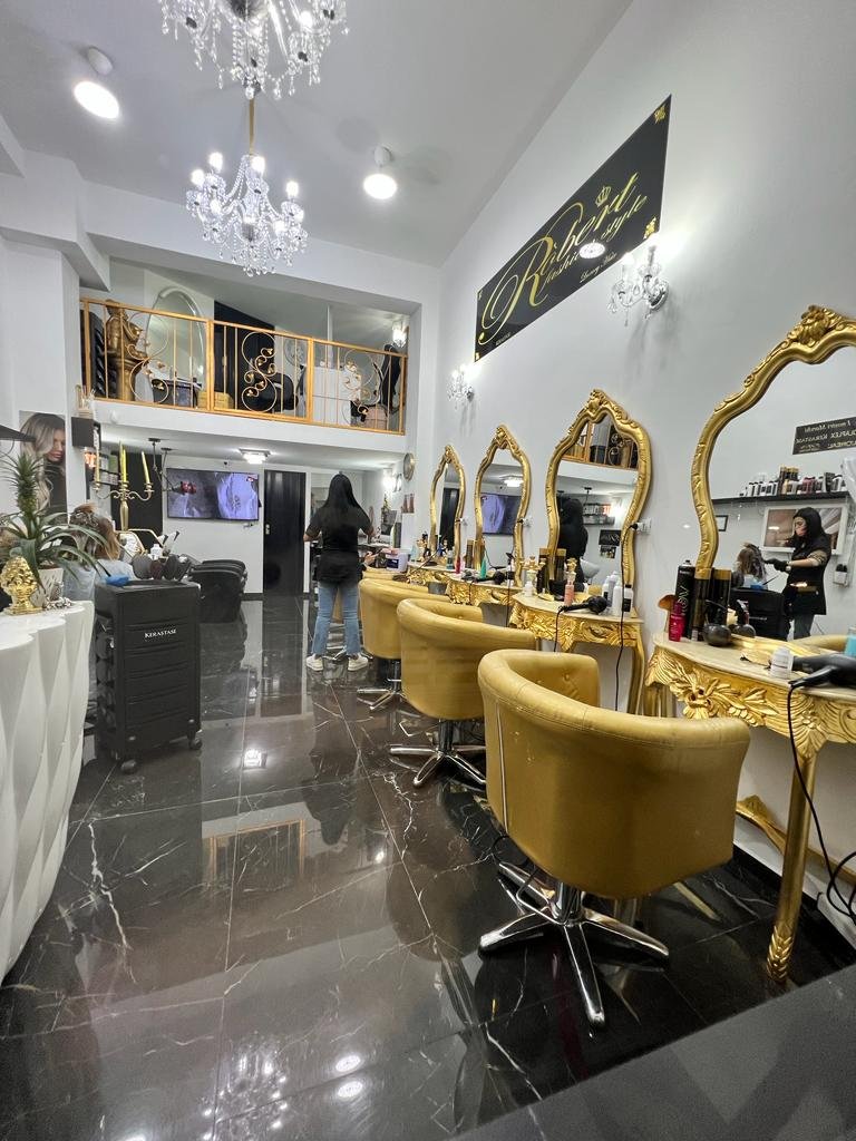 Ròbert fashion hair… Un parrucchiere Calabrese sulla scia del Successo