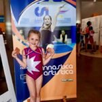 Ma il talento di Vittoria non si è manifestato soltanto nella ginnastica artistica. Circa un anno e mezzo fa ha deciso di iniziare a nuotare a livello agonistico. Anche in questa disciplina ha dimostrato subito un grande potenziale, tanto da entrare in breve tempo nel giro delle competizioni. All'interno del circuito di gare della Federazione Italiana Nuoto (FIN) e del CSI (Centro Sportivo Italiano), ha ottenuto una serie di piazzamenti di prestigio, grazie a cui si è potuta accreditare alle prove nazionali di Riccione. In quell'occasione si è addirittura classificata all'undicesimo posto a livello nazionale, un risultato davvero ragguardevole per un'atleta così giovane. La sua specialità si è rivelata essere quella dei 50 metri dorso.