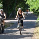 L'estate 2024 promette di essere indimenticabile sul Lago di Garda, con una vasta gamma di attrazioni e attività per ogni tipo di viaggiatore. Da Sirmione alle Colline Moreniche, la regione offre una varietà di esperienze che soddisferanno tutte le aspettative.